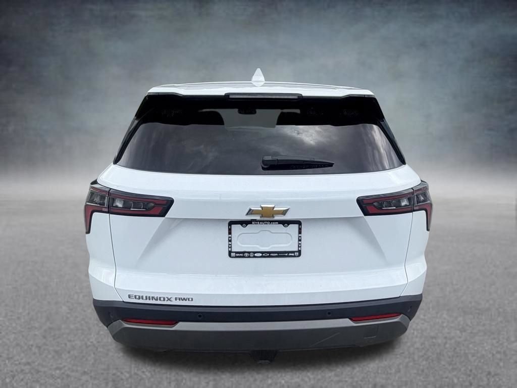 Used 2026 Summit White Chevrolet LT image 4