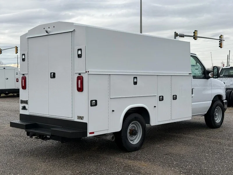 New 2026 Oxford White Ford SRW KUV image 4