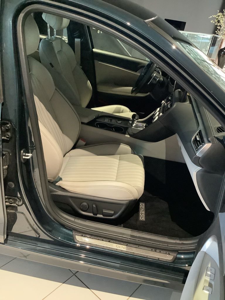 2023 GENESIS G70 Standard - Photo 16