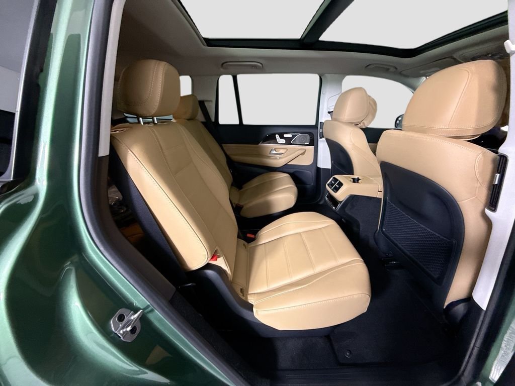 New 2026 MANUFAKTUR Ireland Mid Green Metallic Mercedes-Benz GLS 450 image 24