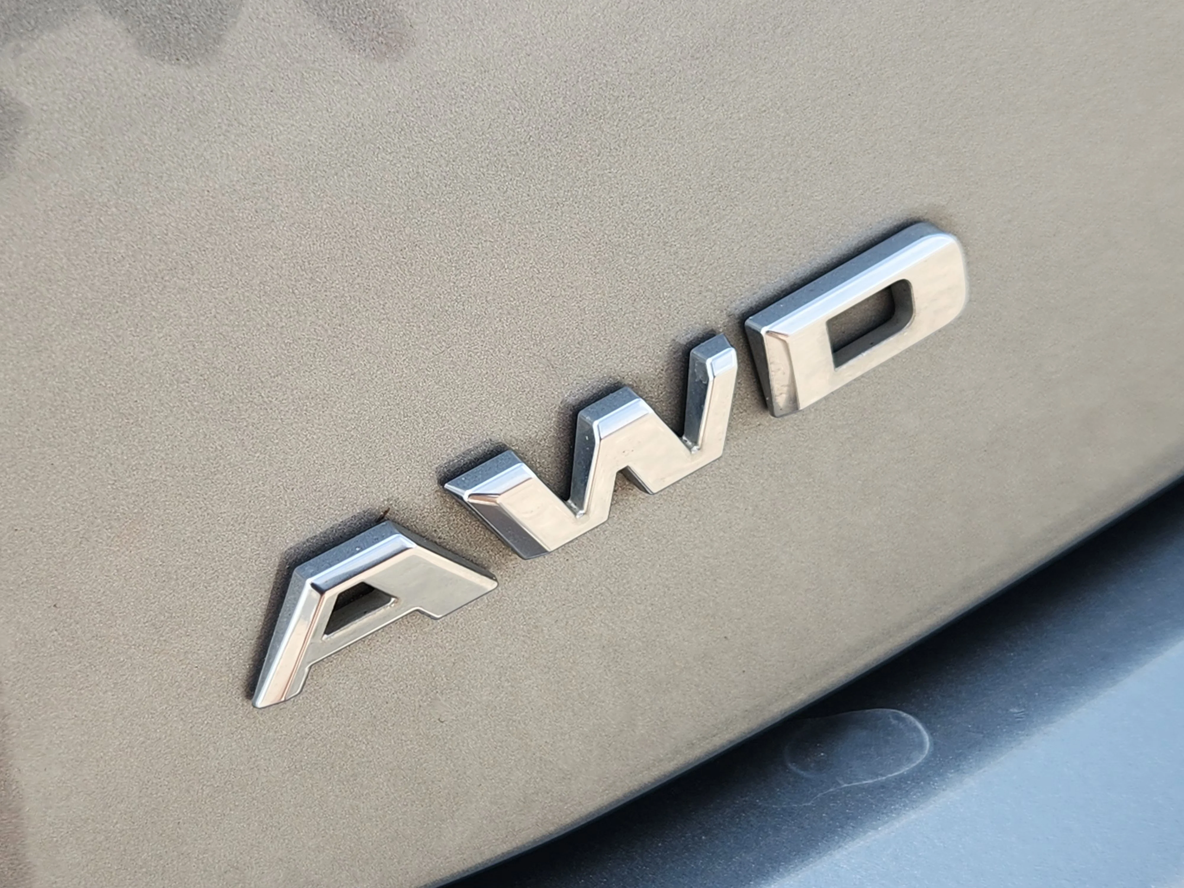 Used 2024 Argent Silver Metallic Cadillac Premium Luxury image 14