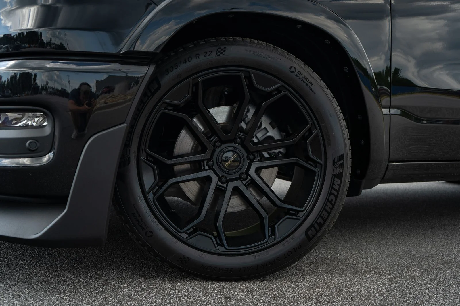 New 2026 Diamond Black Crystal Pearl-Coat Exterior Paint RAM Big Horn with DC 650 Supercharged Package image 7