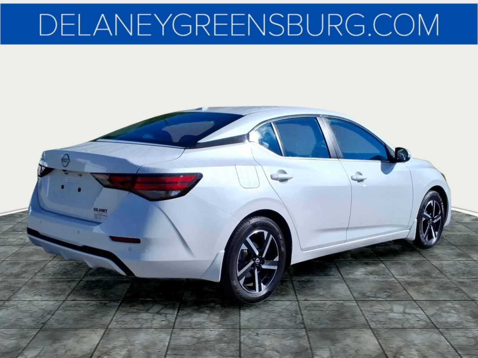 Used 2025 Aspen White Tricoat Qac Nissan SV image 3