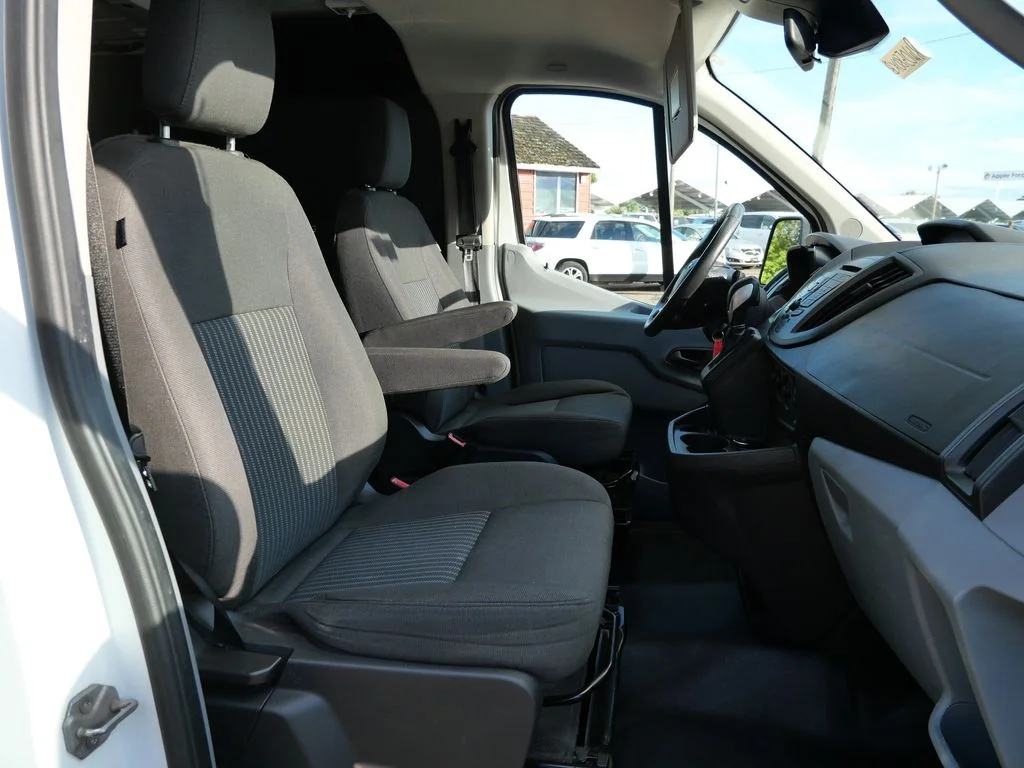 Used 2015 White Ford Base image 12