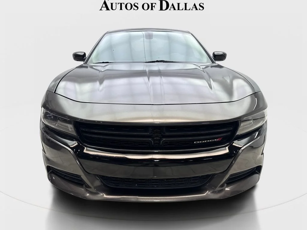 Used 2018 Gray Dodge SXT image 3