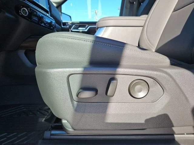New 2026 Summit White Chevrolet LT Trail Boss image 28