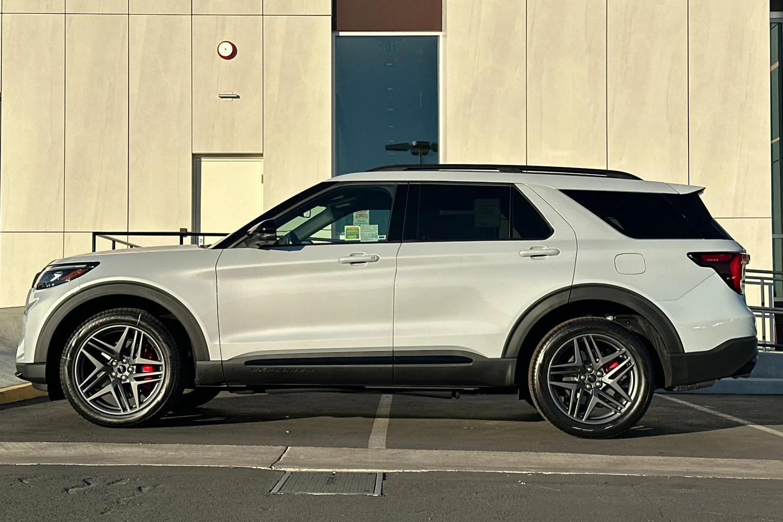 2026 Ford Explorer ST - Photo 6