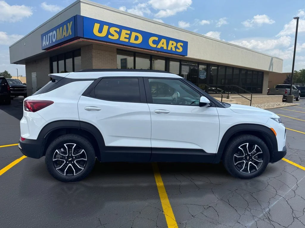Used 2022 Summit White Chevrolet ACTIV image 2