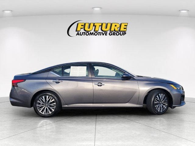 Used 2024 Gray Nissan 2.5 SV image 3