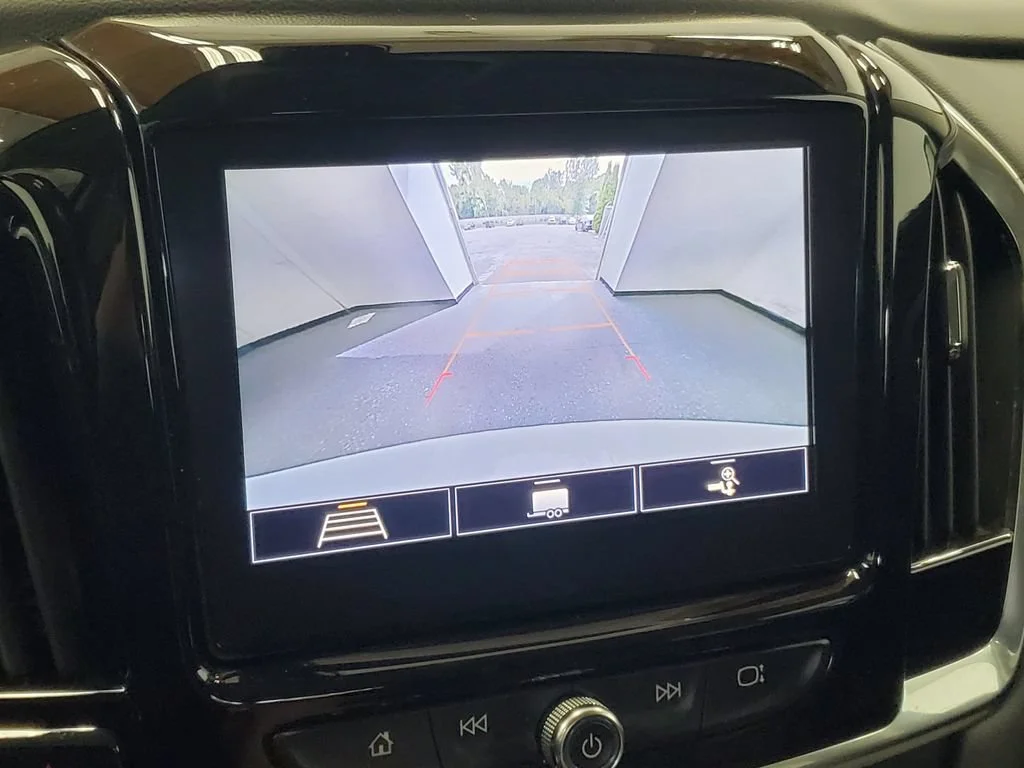 Used 2020 SUMMIT WHITE Chevrolet LT Cloth image 16