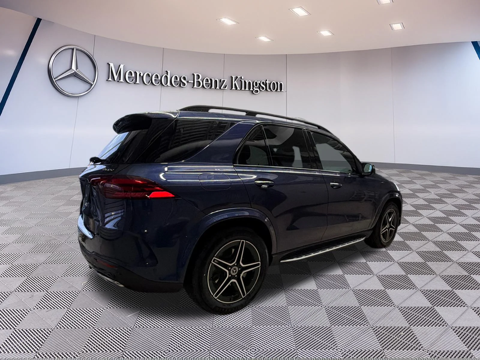 Used 2026 Blue Mercedes-Benz GLE 450 4MATIC SUV image 5