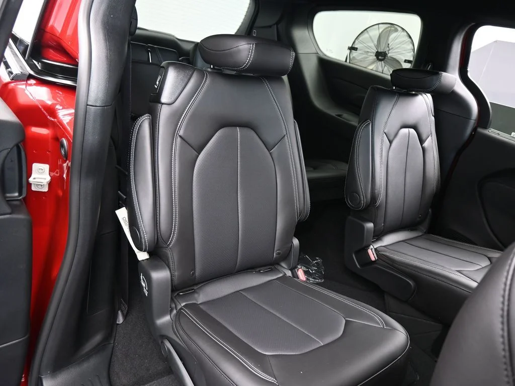 New 2026 Red Hot Pearl-Coat Exterior Paint Chrysler Select image 33