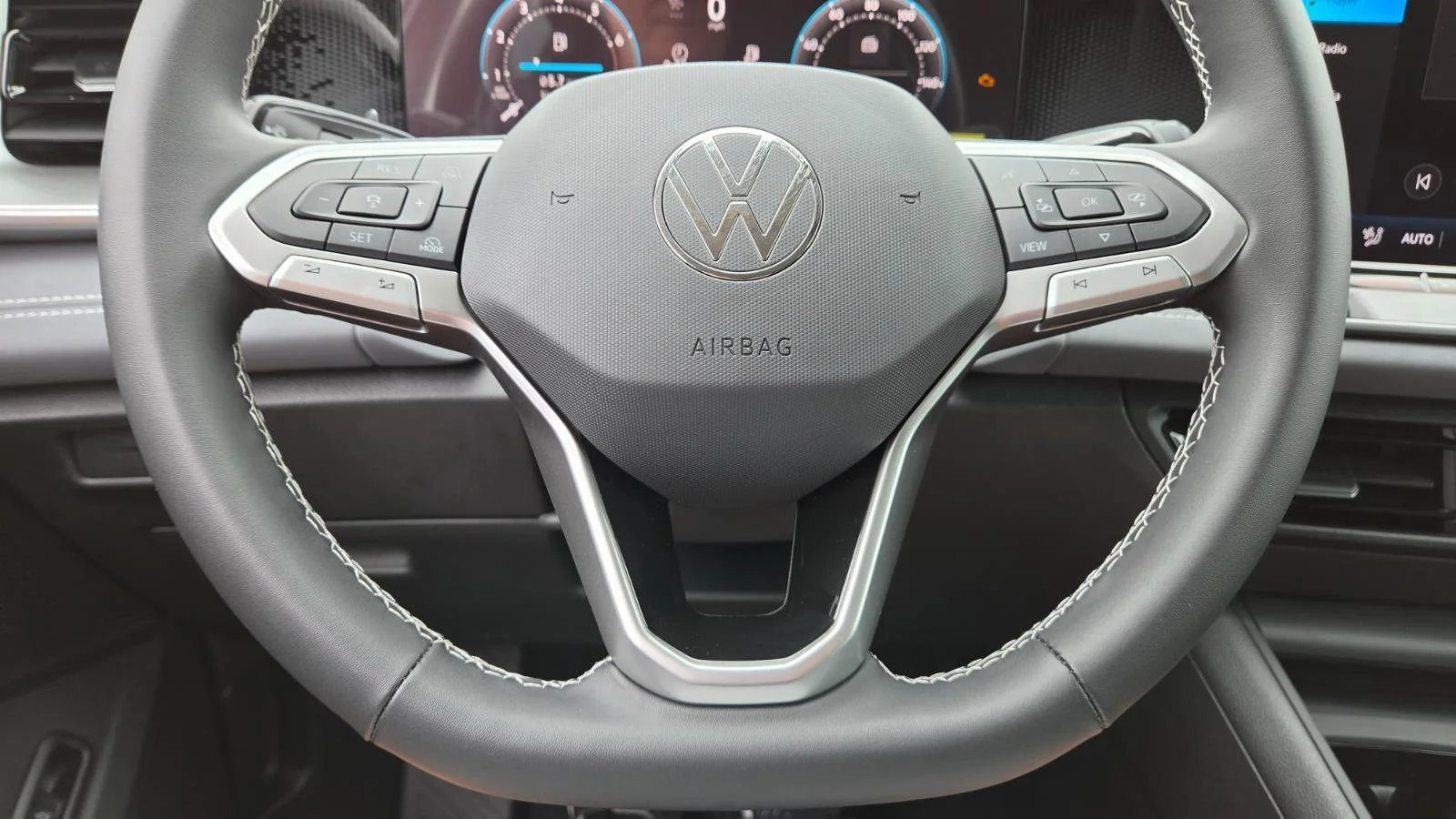 New 2026 Pyrite Silver Metallic Volkswagen SE image 20