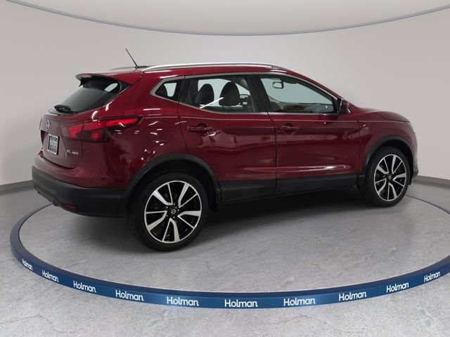 Used 2019 Red Nissan SL image 6