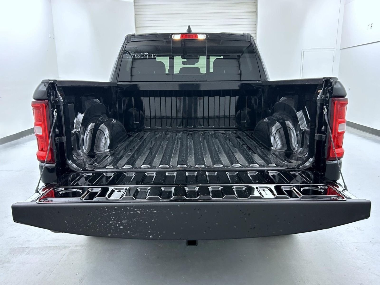 New 2026 Diamond Black Crystal Pearl-Coat Exterior Paint RAM Big Horn/Lone Star image 22