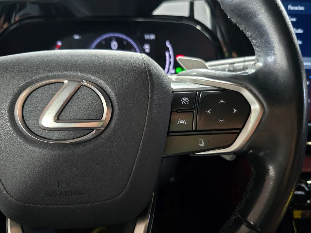 Used 2023  Lexus 250 Premium image 17