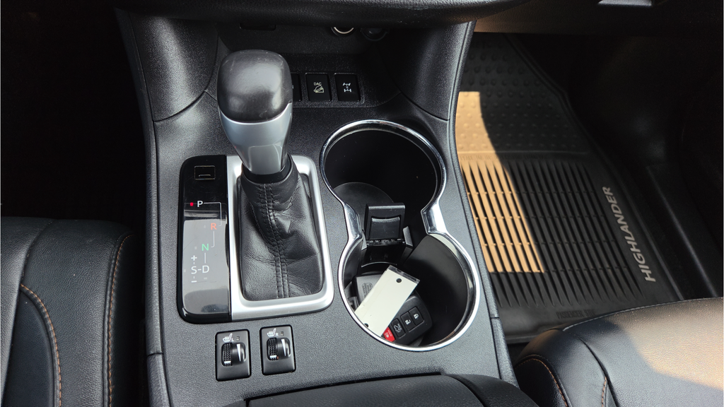 Used 2014 Silver Toyota XLE V6 image 49