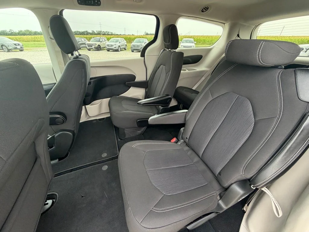Used 2021 Blue Chrysler LX image 24