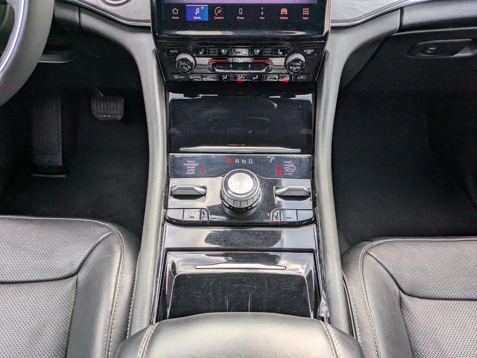 Used 2023 Diamond Black Crystal Pearlcoat Jeep Overland image 19