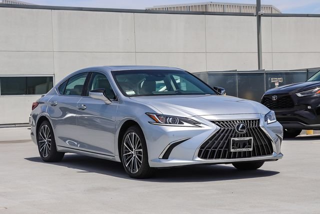 2025 Lexus ES 300h 300h's photo