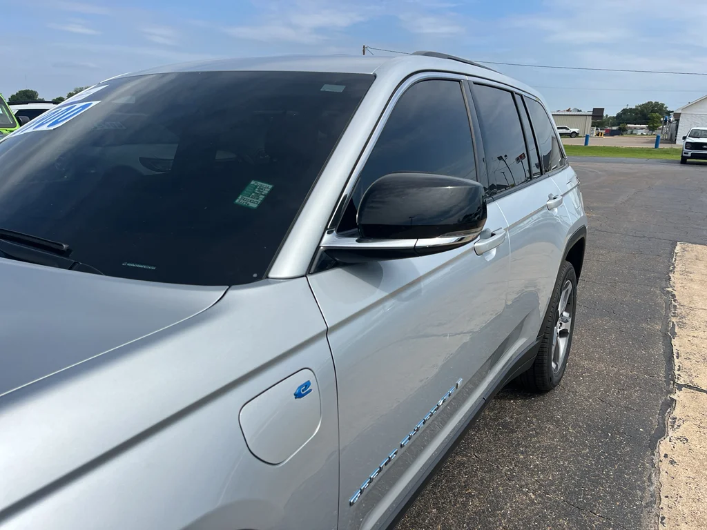 Used 2023 Silver Zynith Jeep 4xe image 10