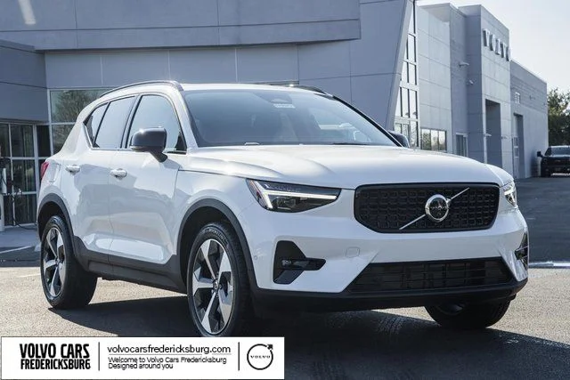 2026 Volvo XC40 B5 Plus Dark AWD's photo