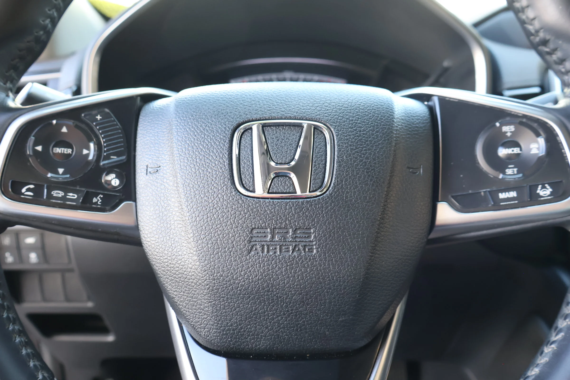 Used 2018 Modern Steel Metallic Honda Touring image 21