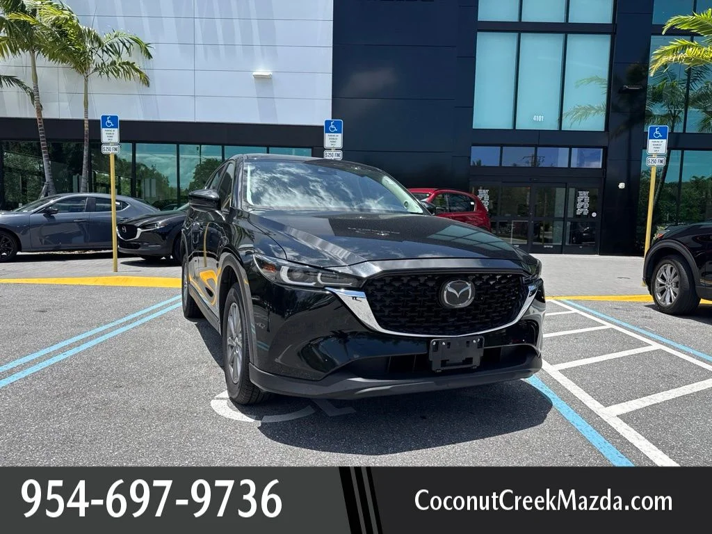 2022 Mazda CX-5 S Preferred package Auto AWD's photo