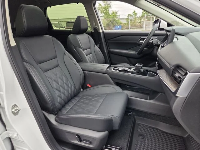 New 2026 Everest White Pearl TriCoat Nissan Platinum image 13