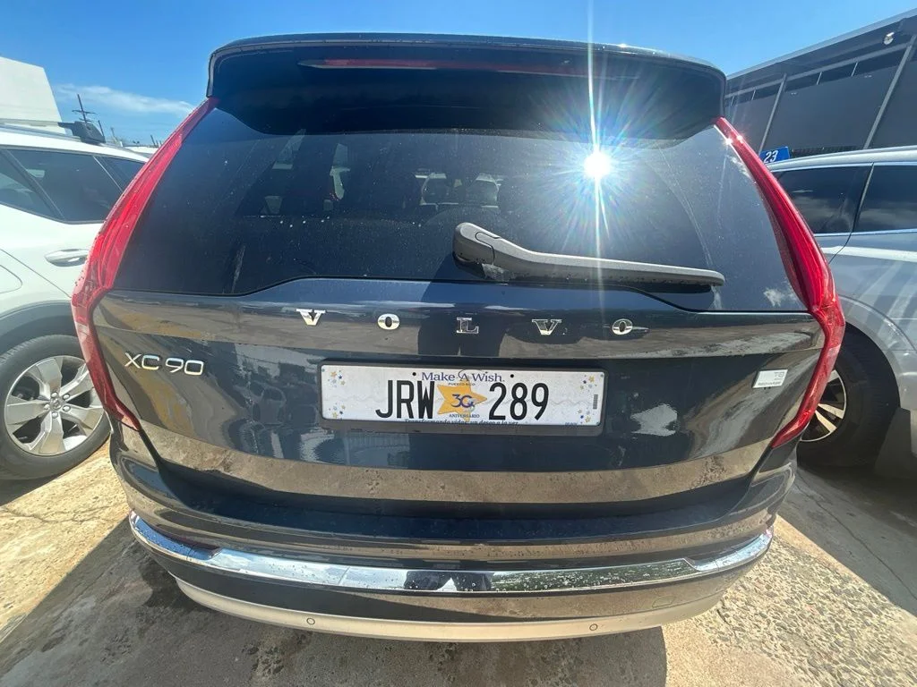 Used 2022 Blue Volvo T8 Inscription 7 Passenger image 4