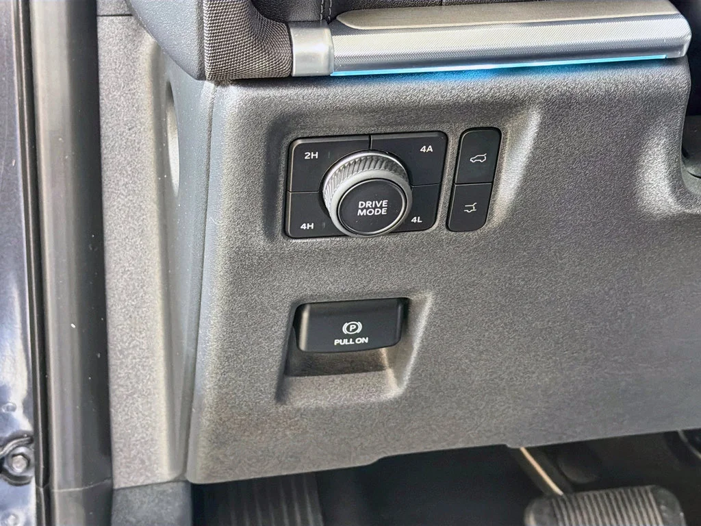 Used 2025 Gray Metallic Ford Platinum image 37