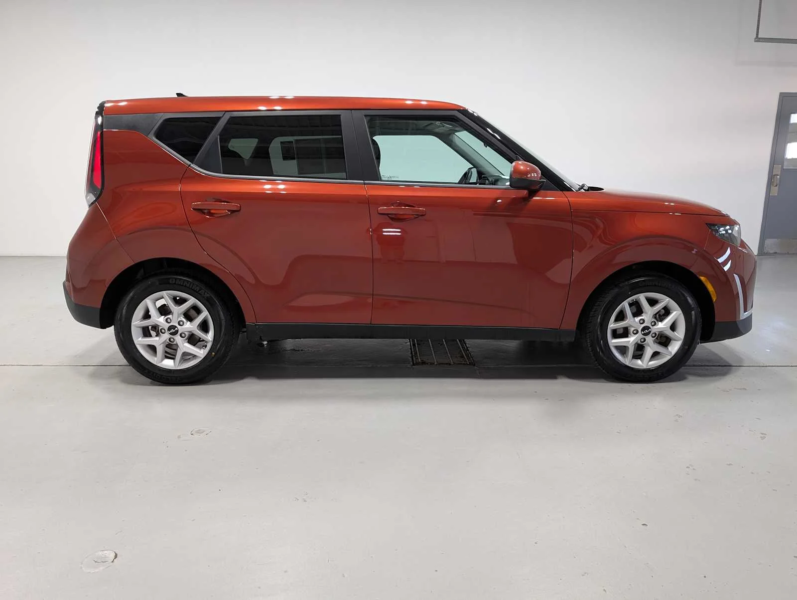 Used 2023 Mars Orange Kia LX image 7