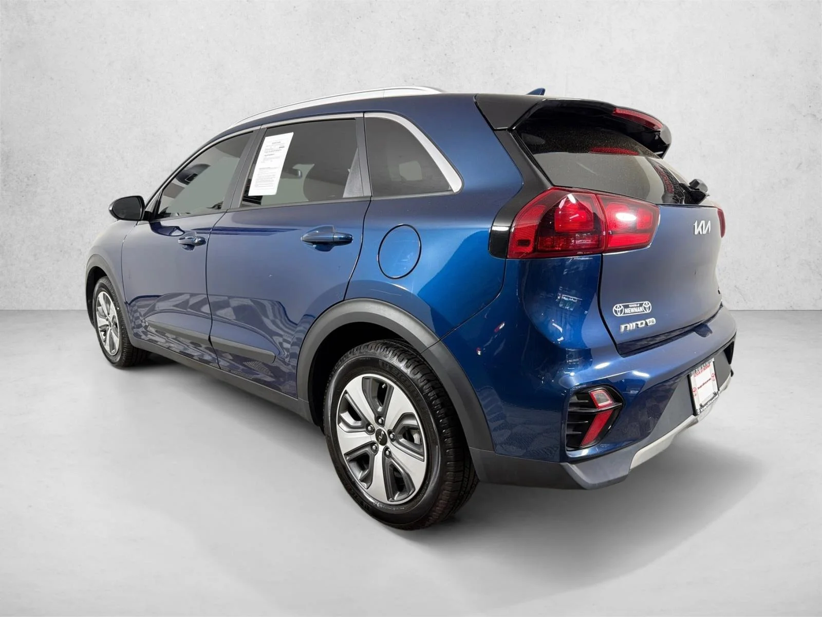 Used 2022 Blue Kia LX image 5