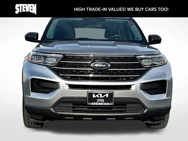 Used 2023 Silver Ford XLT image 2