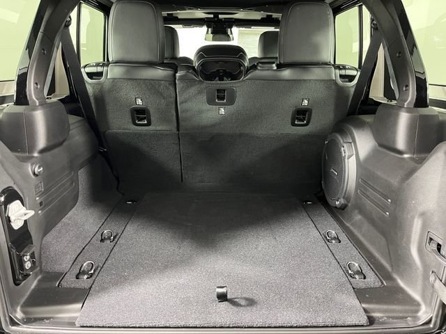 New 2026 Black Clear-Coat Exterior Paint Jeep Sahara image 9