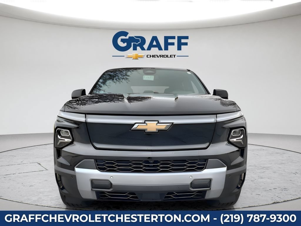 New 2026 Black Chevrolet LT - Standard Range image 3