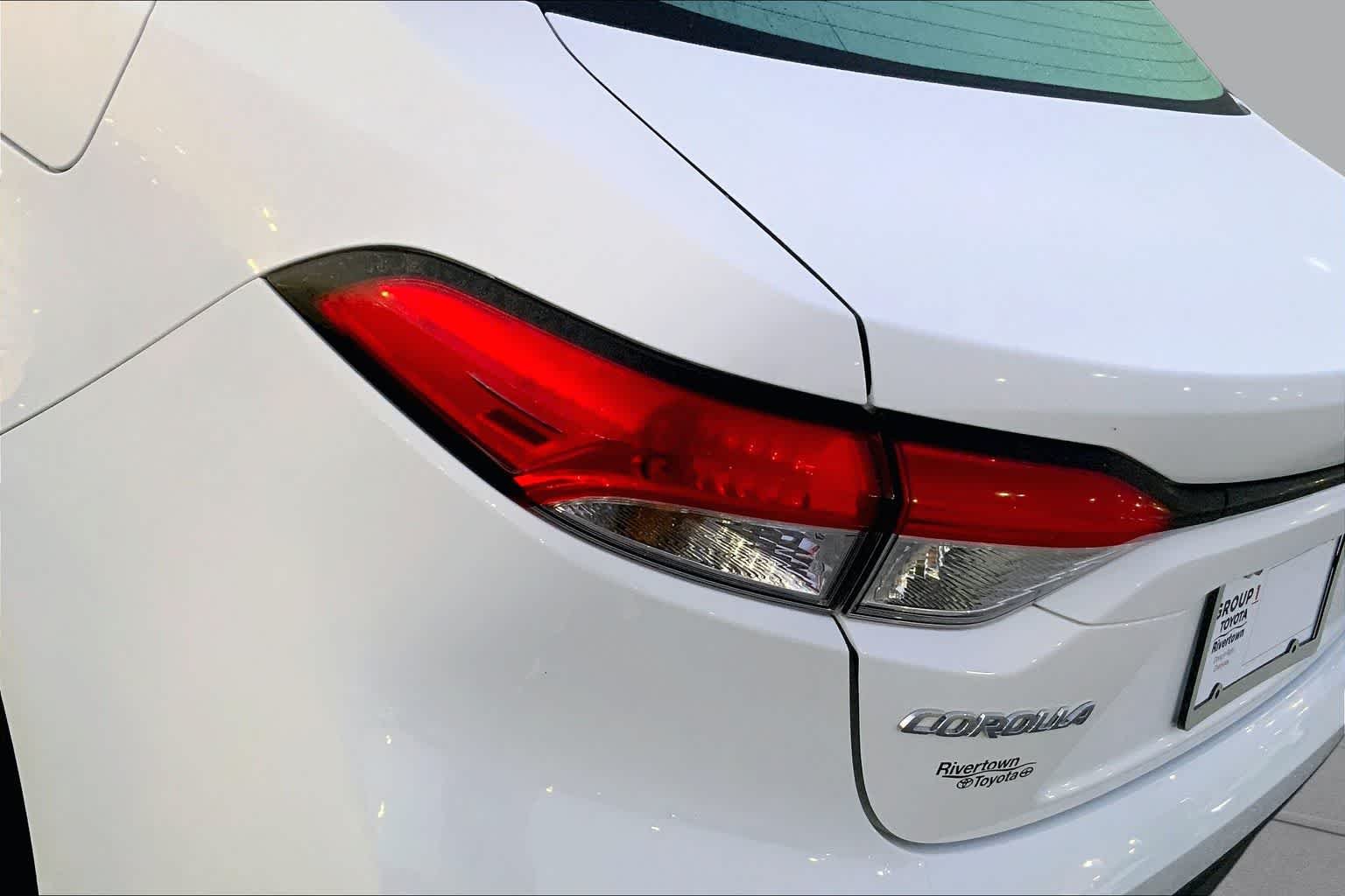 Used 2026 Ice Cap Toyota LE image 27