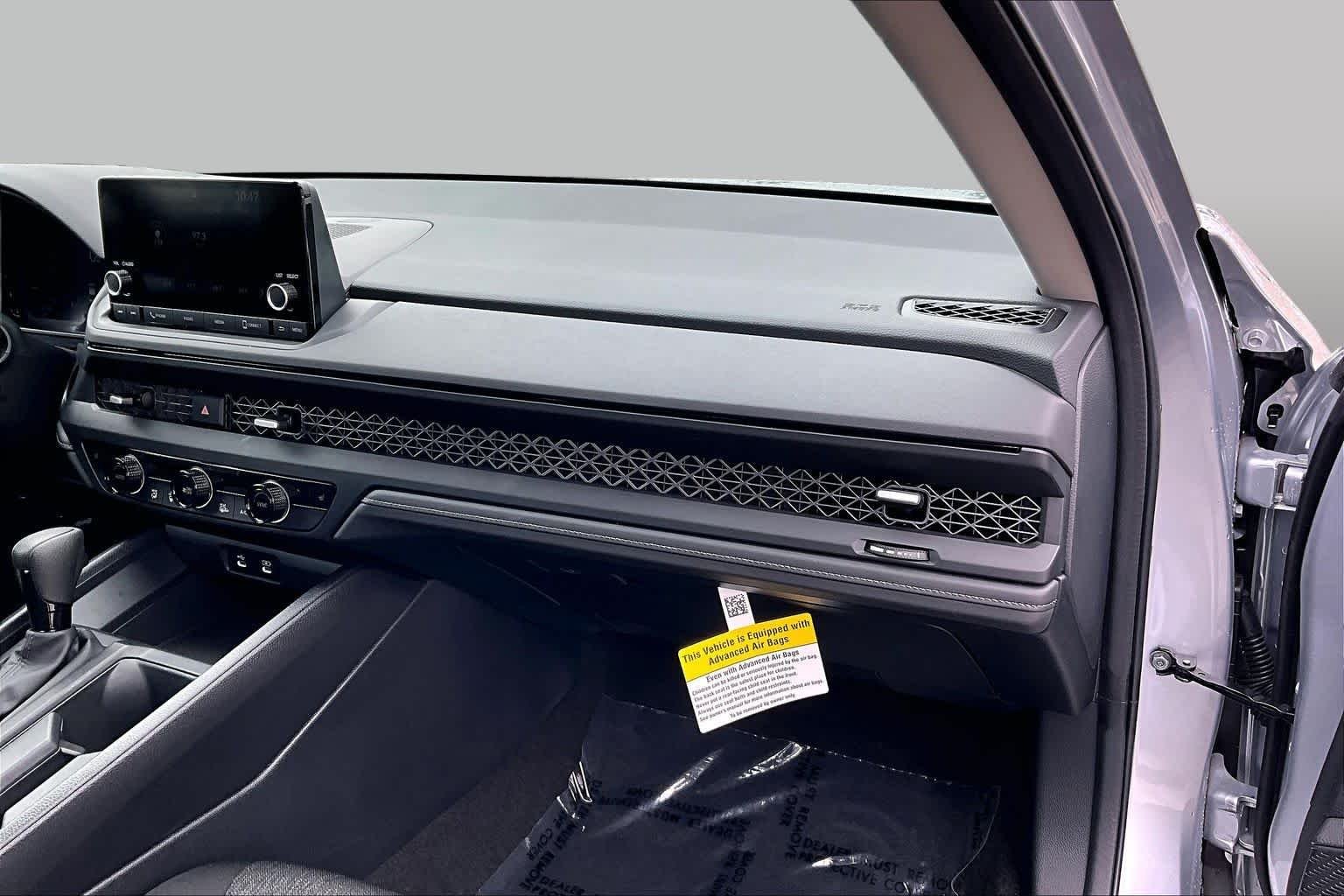 Used 2025 Solar Silver Metallic Honda SE image 18