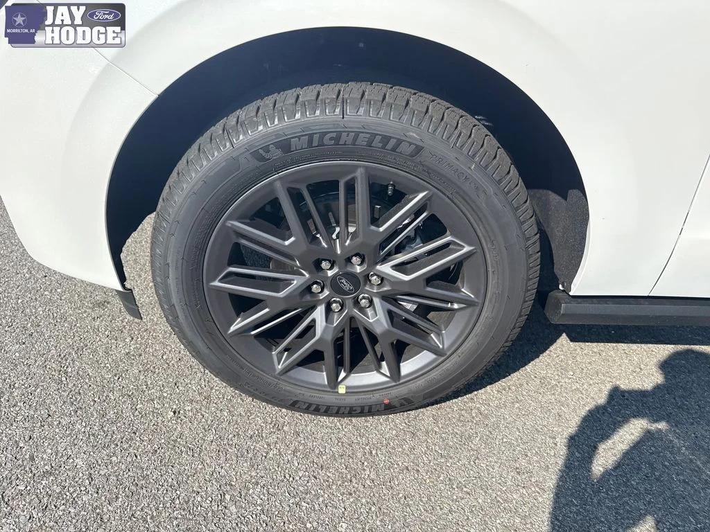 New 2027 Star White Metallic Tri-Coat Ford MAX Platinum image 29
