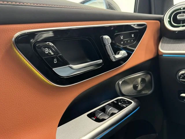 New 2027 Gray Mercedes-Benz GLC 300 image 38