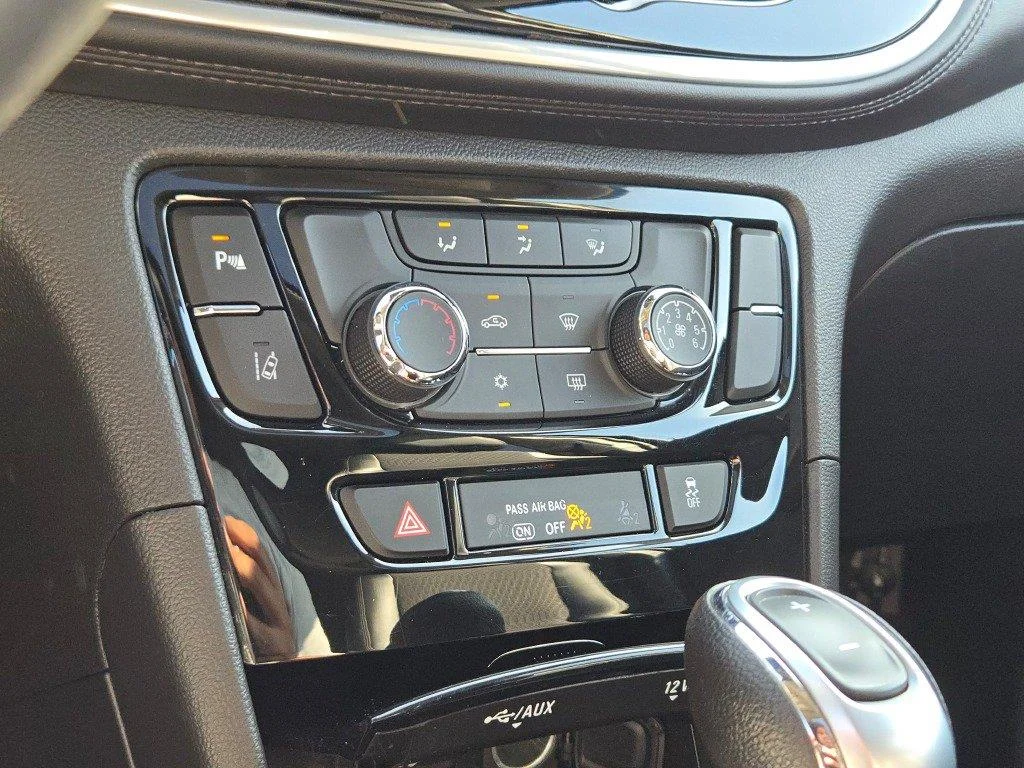 Used 2022 Summit White Buick Preferred image 24