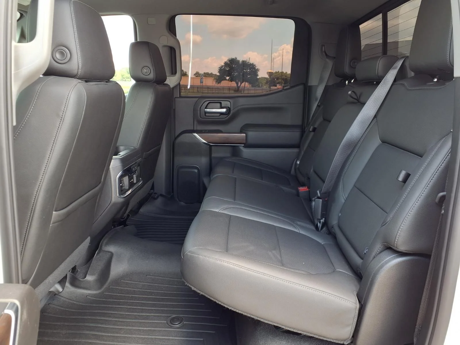 Used 2019 White GMC SLT image 11