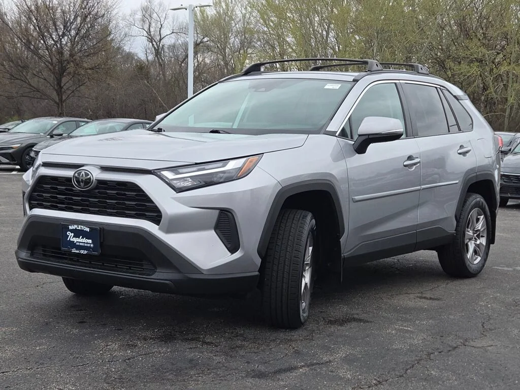 Used 2023 Silver Toyota XLE image 5