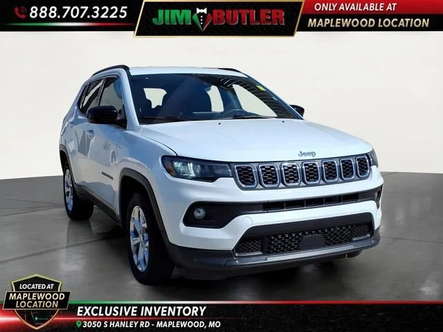 Used 2024  Jeep Latitude image 6