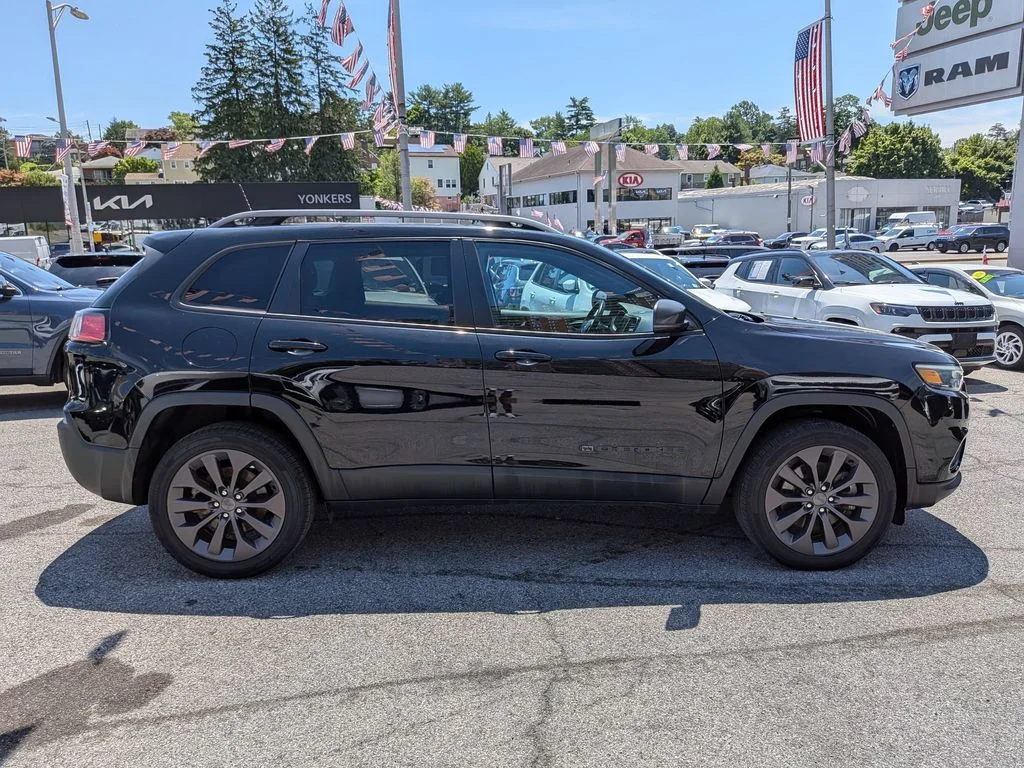 Used 2021 Black Jeep Latitude Lux image 5