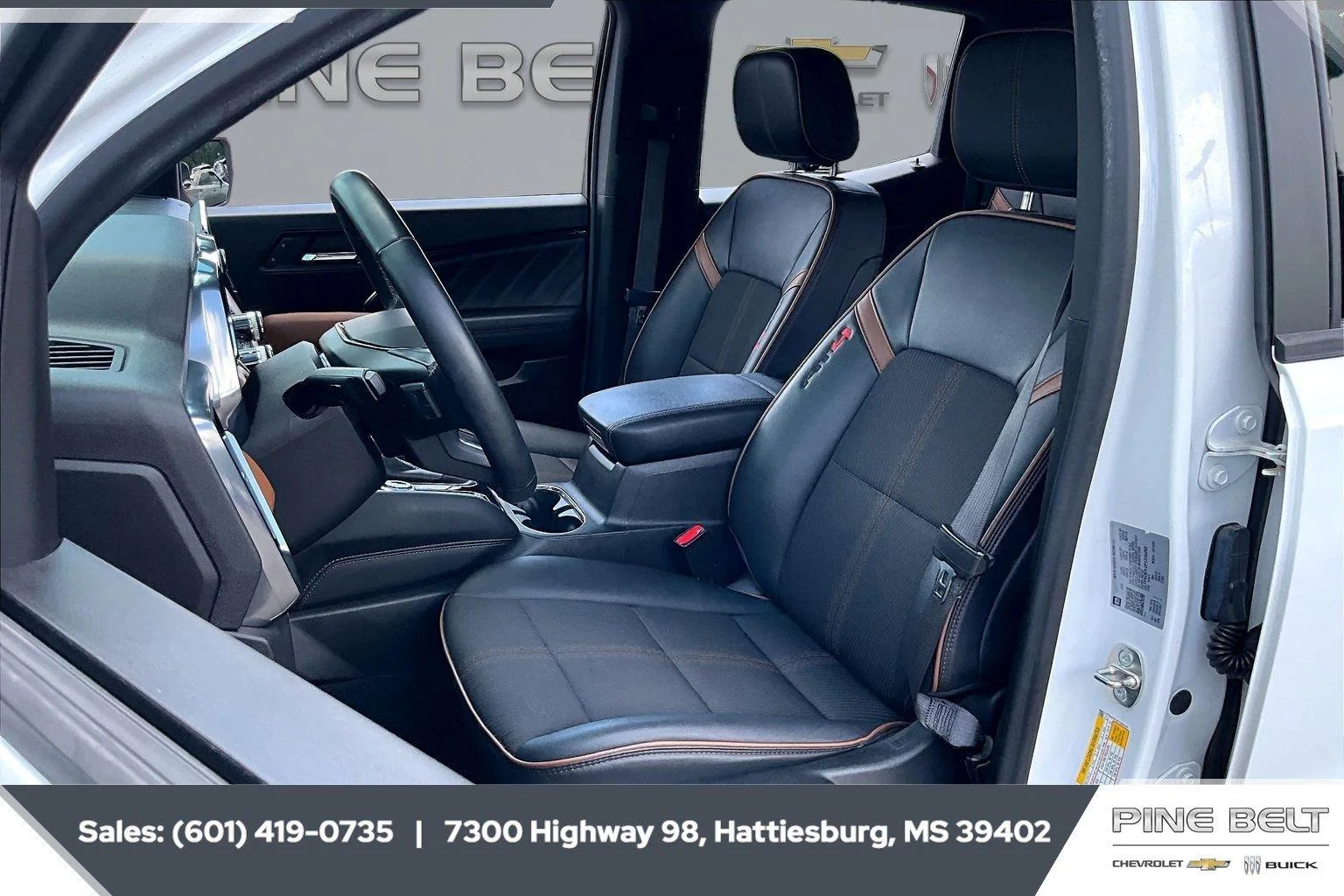 Used 2023 SUMMIT WHITE GMC 4WD AT4 image 18