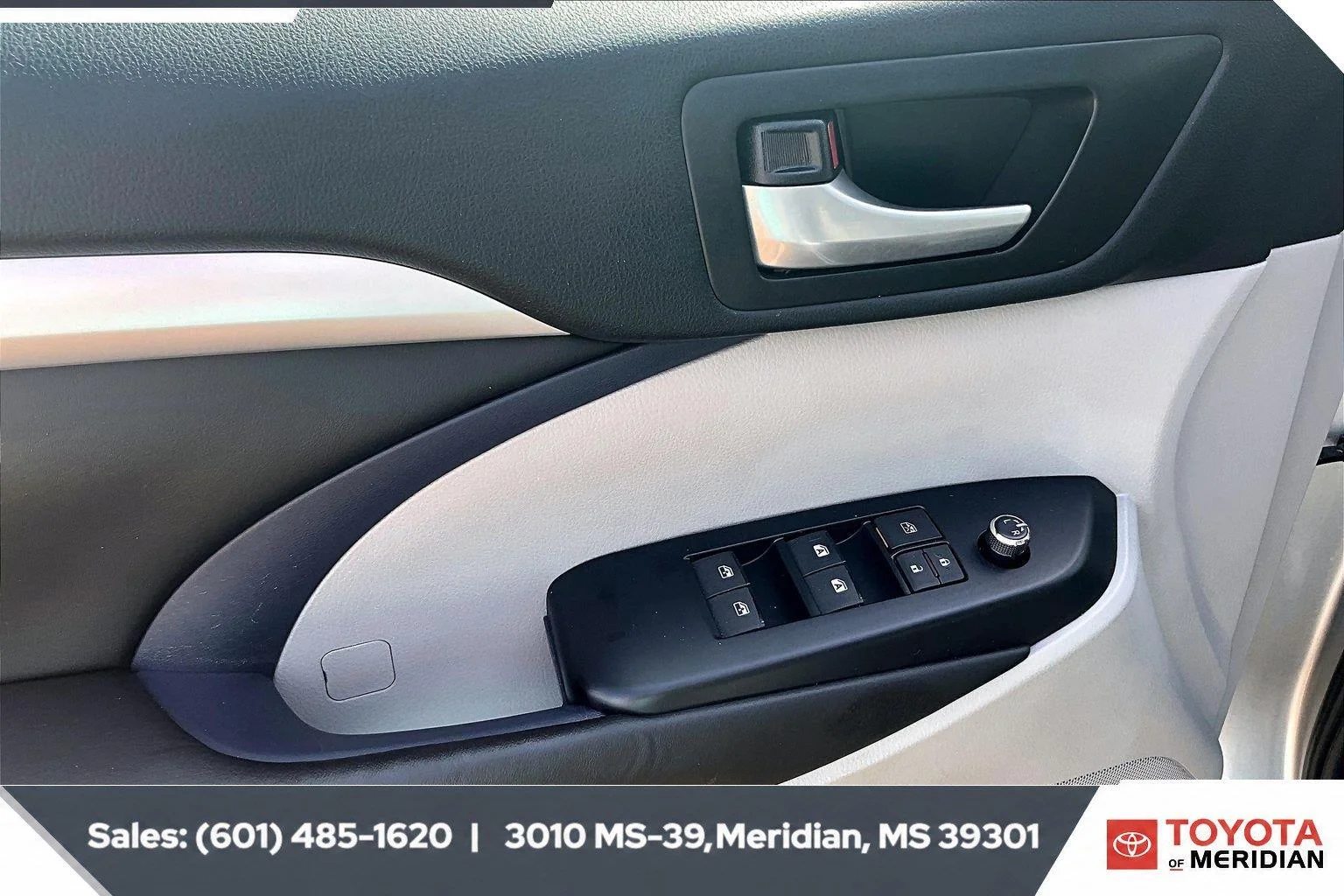 Used 2018 Celestial Silver Metallic Toyota XLE image 17