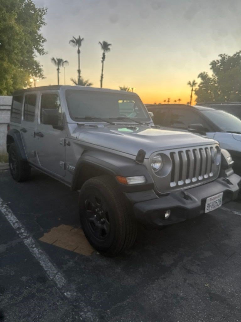 Used 2018 Billet Silver Metallic Clearcoat Jeep Sport image 3