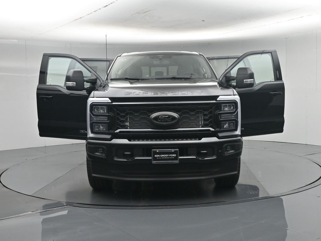 New 2026 Agate Black Metallic Ford XLT image 31