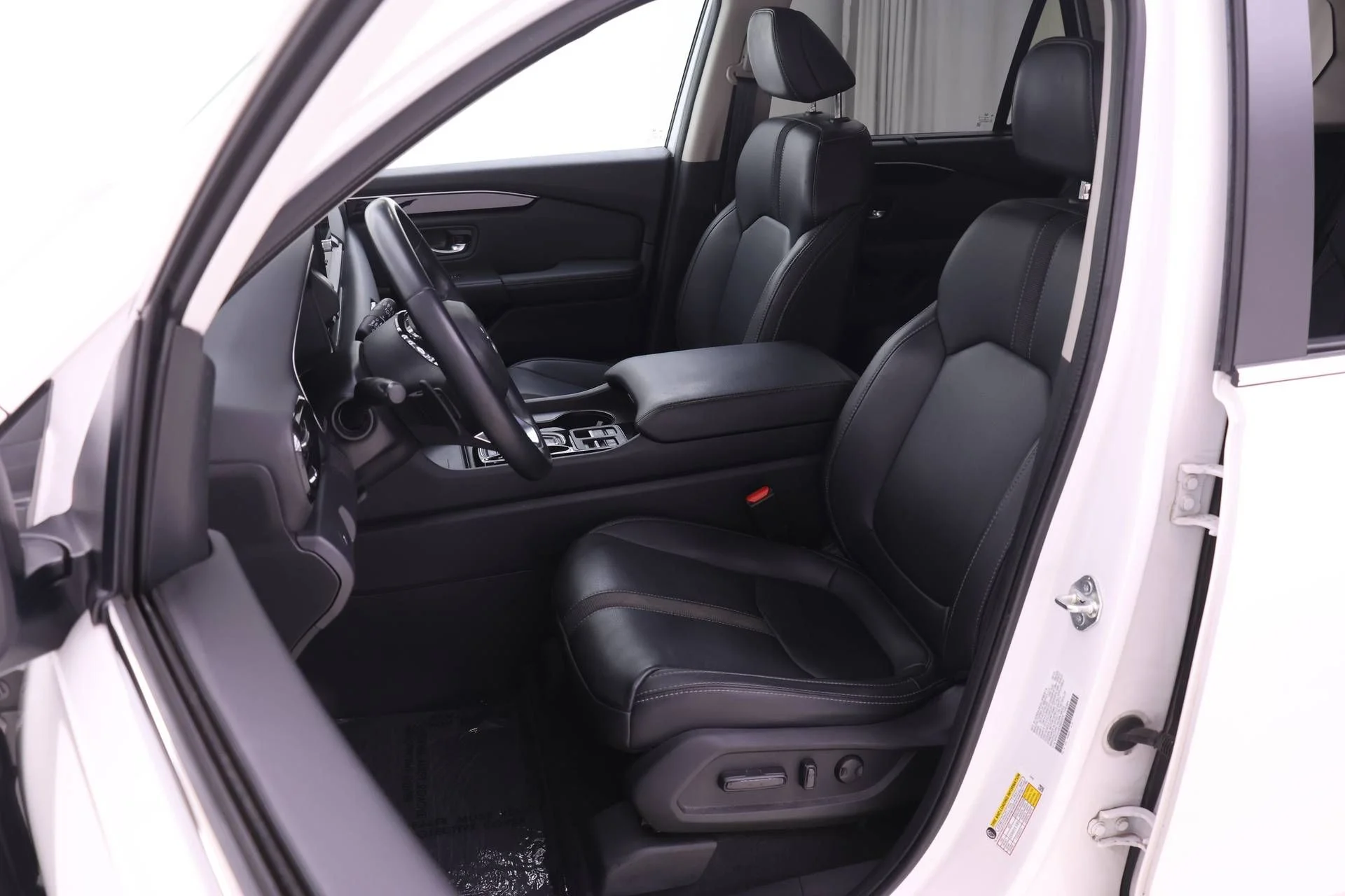 Certified Used 2024 Platinum White Pearl Honda EX-L image 4